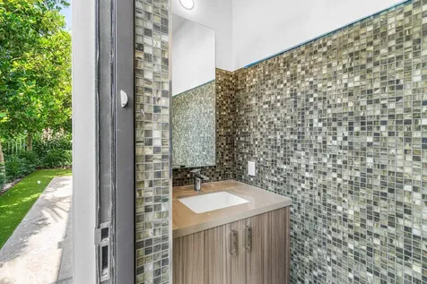 810 Palm Trail Delray Beach FL 33483