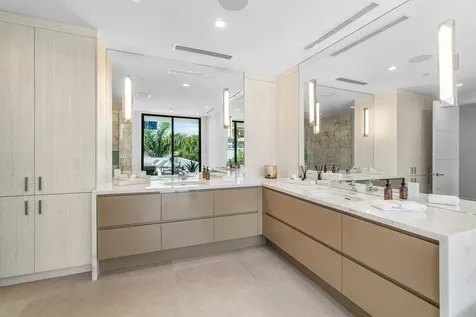 810 Palm Trail Delray Beach FL 33483