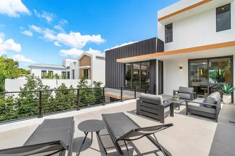 810 Palm Trail Delray Beach FL 33483