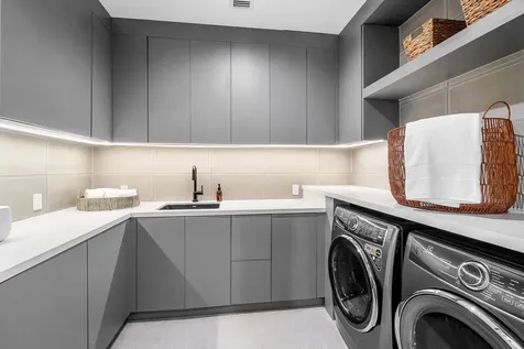 810 Palm Trail Delray Beach FL 33483