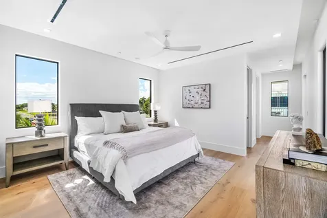810 Palm Trail Delray Beach FL 33483