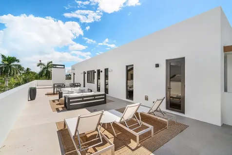 810 Palm Trail Delray Beach FL 33483