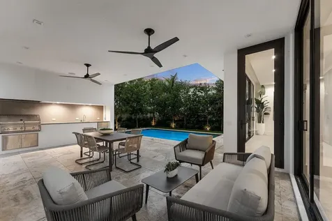 810 Palm Trail Delray Beach FL 33483