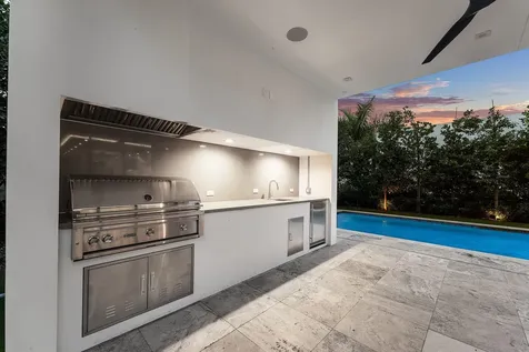 810 Palm Trail Delray Beach FL 33483