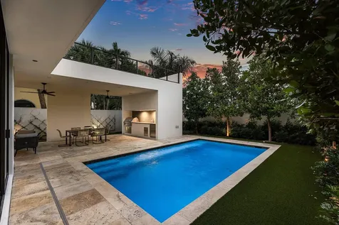 810 Palm Trail Delray Beach FL 33483