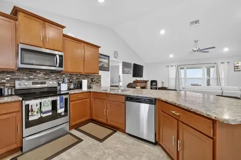734 Nw Bayshore Boulevard Port Saint Lucie FL 34983