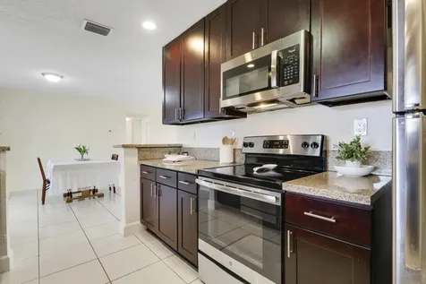 221 Nw 39th Court Deerfield Beach FL 33064