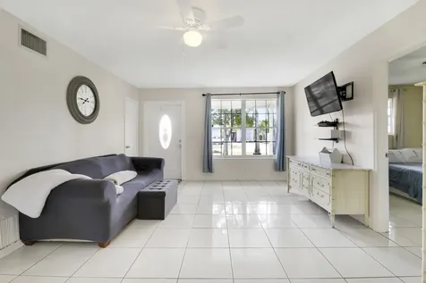 221 Nw 39th Court Deerfield Beach FL 33064