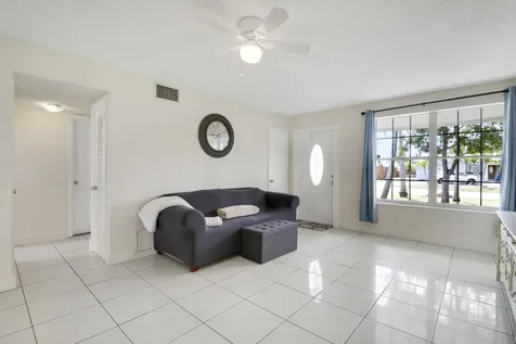 221 Nw 39th Court Deerfield Beach FL 33064