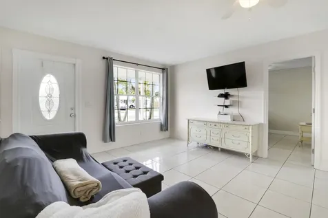 221 Nw 39th Court Deerfield Beach FL 33064