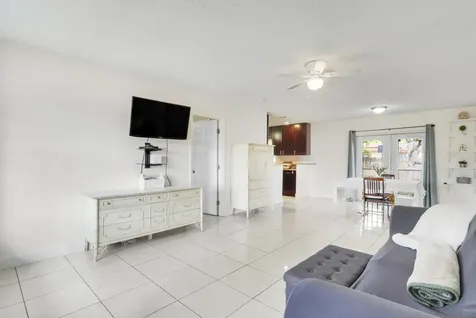 221 Nw 39th Court Deerfield Beach FL 33064