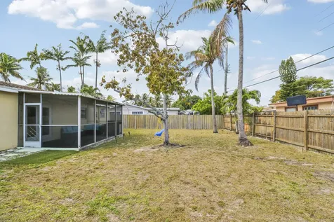 221 Nw 39th Court Deerfield Beach FL 33064