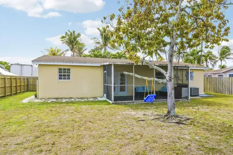 221 Nw 39th Court Deerfield Beach FL 33064