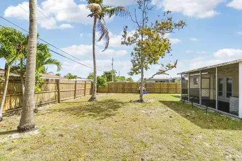 221 Nw 39th Court Deerfield Beach FL 33064