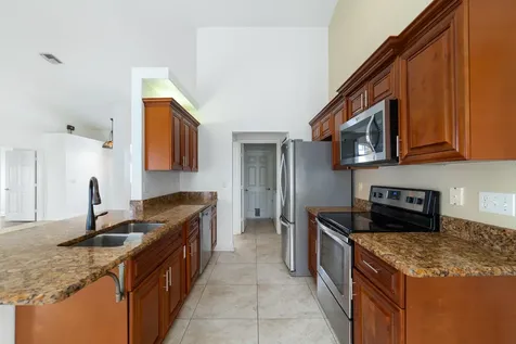 434 Sw Lacroix Avenue Port Saint Lucie FL 34953