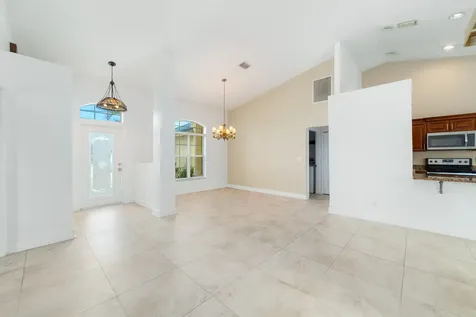 434 Sw Lacroix Avenue Port Saint Lucie FL 34953