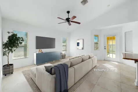 434 Sw Lacroix Avenue Port Saint Lucie FL 34953