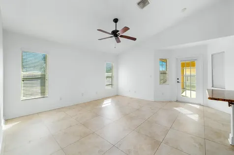 434 Sw Lacroix Avenue Port Saint Lucie FL 34953