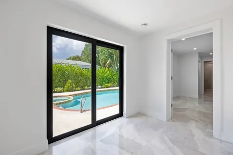 1023 S Palmway Lake Worth Beach FL 33460