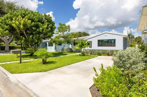 1023 S Palmway Lake Worth Beach FL 33460