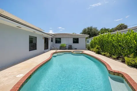 1023 S Palmway Lake Worth Beach FL 33460