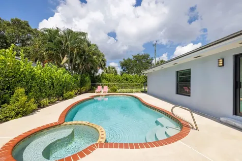 1023 S Palmway Lake Worth Beach FL 33460