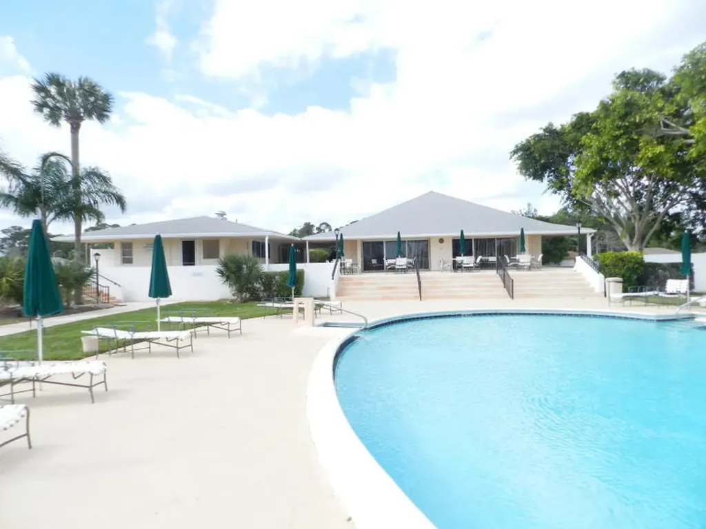 4 Greenway Village N Royal Palm Beach FL 33411