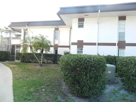 4 Greenway Village N Royal Palm Beach FL 33411