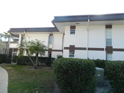 4 Greenway Village N Royal Palm Beach FL 33411
