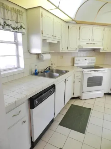 4 Greenway Village N Royal Palm Beach FL 33411