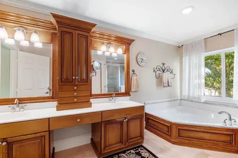 4948 Nw 57th Lane Coral Springs FL 33067
