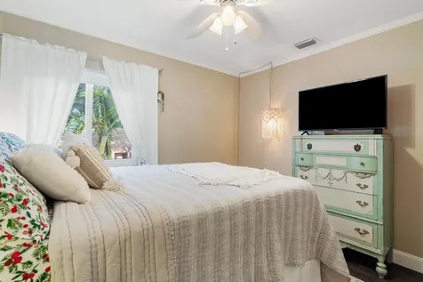 4948 Nw 57th Lane Coral Springs FL 33067