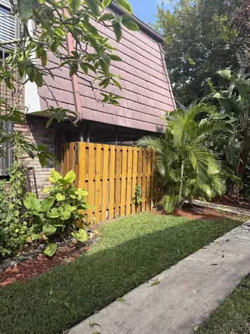 7526 Courtyard Run Boca Raton FL 33433