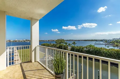 806 E Windward Way Lantana FL 33462