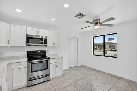 917 W 2nd Street Riviera Beach FL 33404