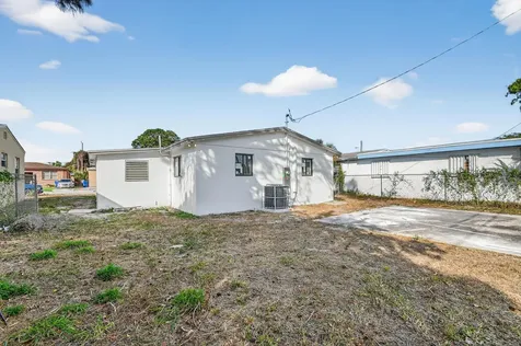 917 W 2nd Street Riviera Beach FL 33404