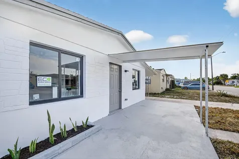 917 W 2nd Street Riviera Beach FL 33404