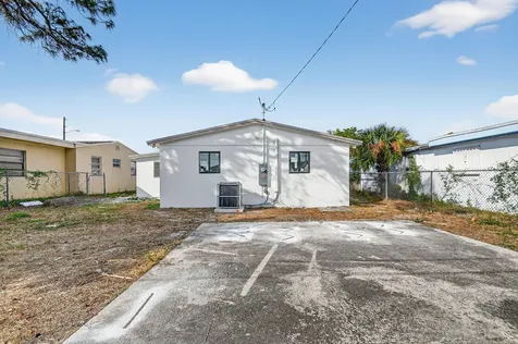 917 W 2nd Street Riviera Beach FL 33404
