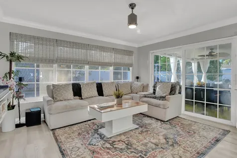 733 Se 10th Avenue Deerfield Beach FL 33441