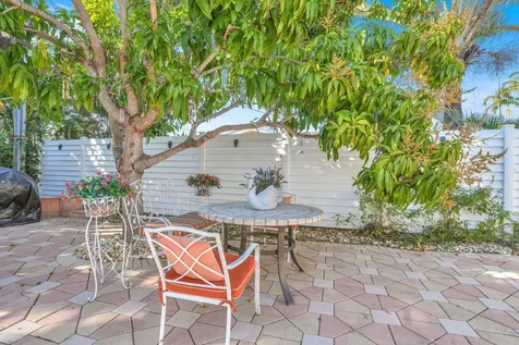 733 Se 10th Avenue Deerfield Beach FL 33441