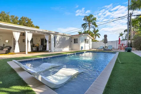 733 Se 10th Avenue Deerfield Beach FL 33441