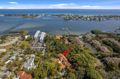 16 Via Lago Boynton Beach FL 33435