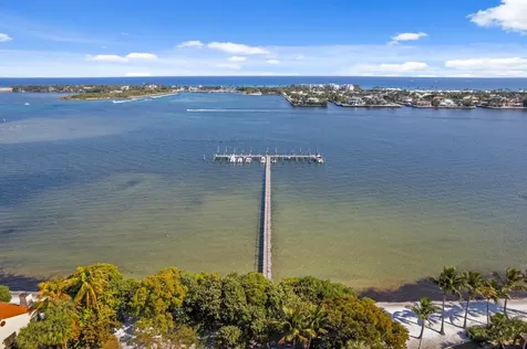 16 Via Lago Boynton Beach FL 33435