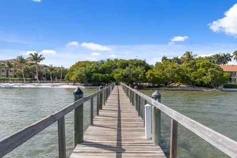 16 Via Lago Boynton Beach FL 33435