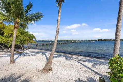 16 Via Lago Boynton Beach FL 33435