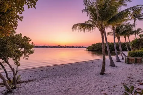 16 Via Lago Boynton Beach FL 33435