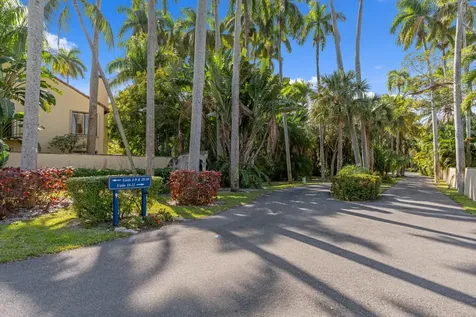 16 Via Lago Boynton Beach FL 33435