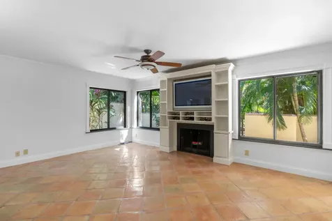16 Via Lago Boynton Beach FL 33435