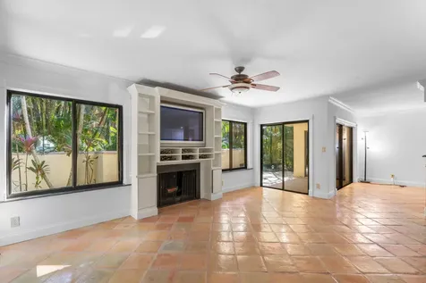 16 Via Lago Boynton Beach FL 33435
