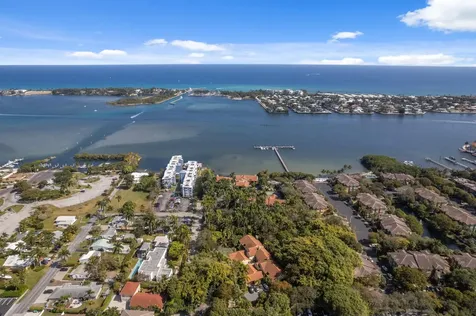 16 Via Lago Boynton Beach FL 33435